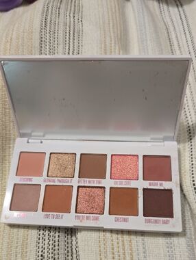 Kylie Cosmetics Pink & Neutral 10-Color Eyeshadow Palette